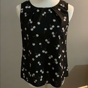 Black sleeveless blouse with design